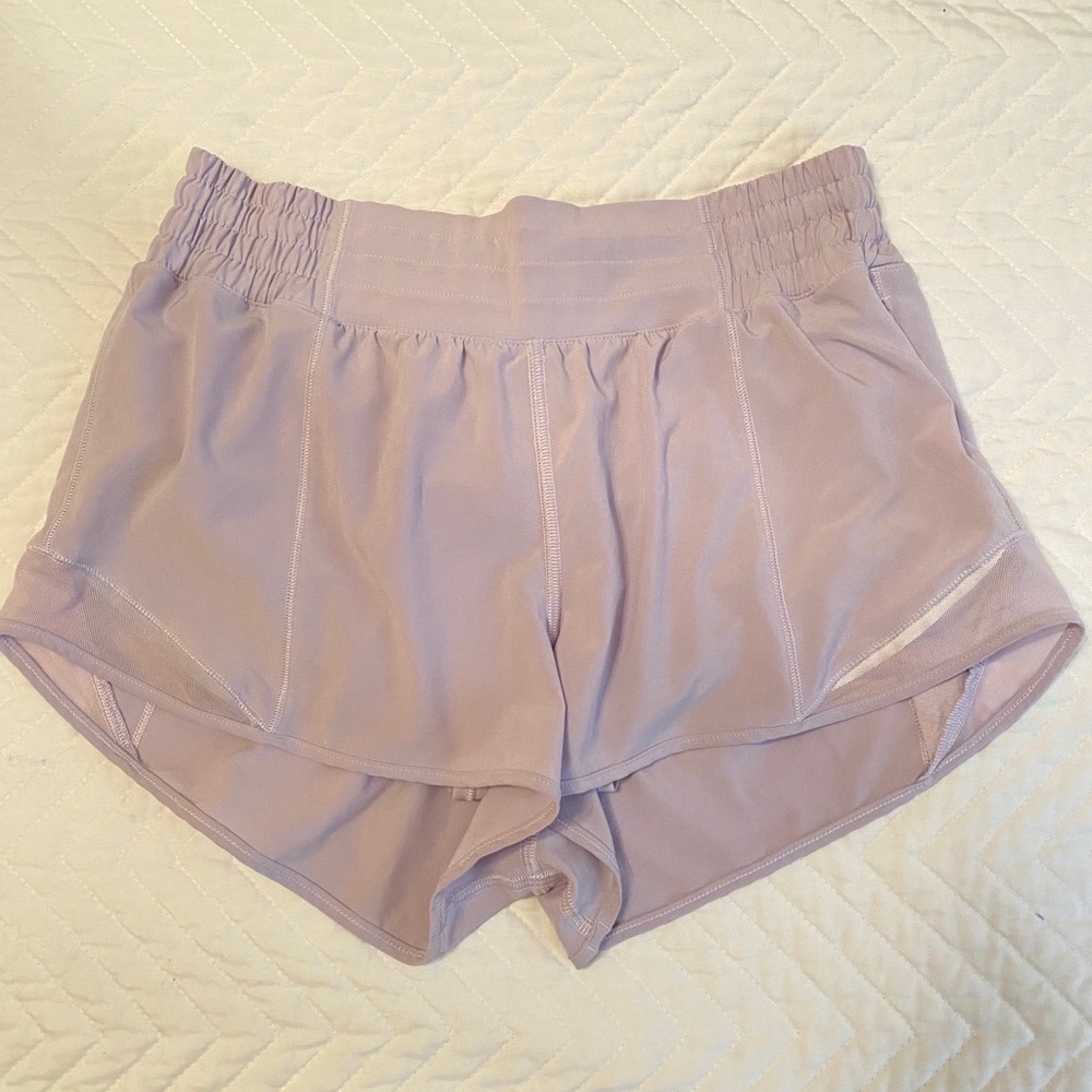 NWOT lulu hotty hot shorts high rise 2.5 in